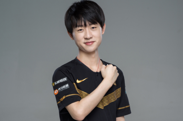 更是靠着 更是靠着