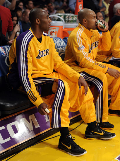 得更加沉默 得更加沉默